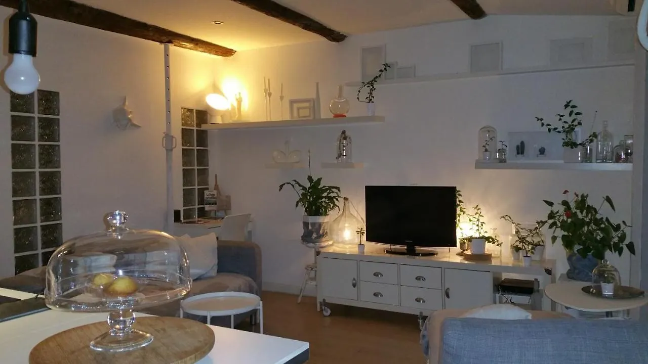 Appartement Sur le Vieux Port à Marseille 0*,  France