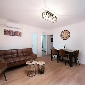Appartement Grand 3 Avec Clim Et Balcon, Marseille